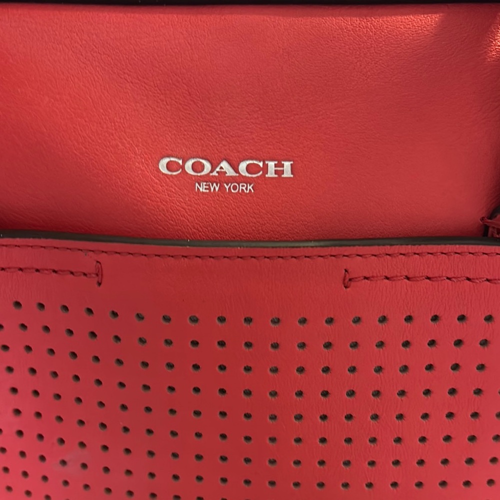 Coach coral handbag - Picture 2 of 11